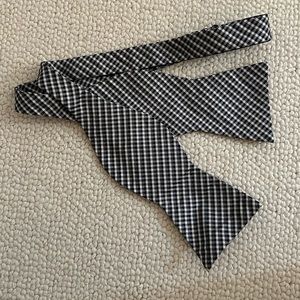Van Heusen silk bow tie